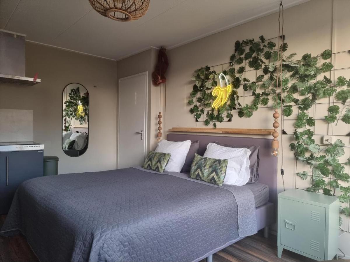 The Jungle - Duo Studio With Kingsize Terrace Groningen Bagian luar foto
